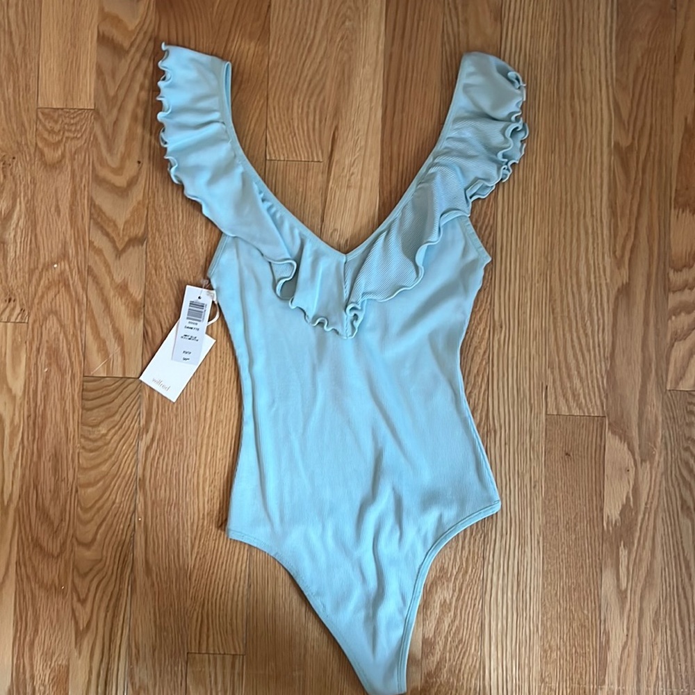 Aritzia Wilfred Danette Ruffle Bodysuit